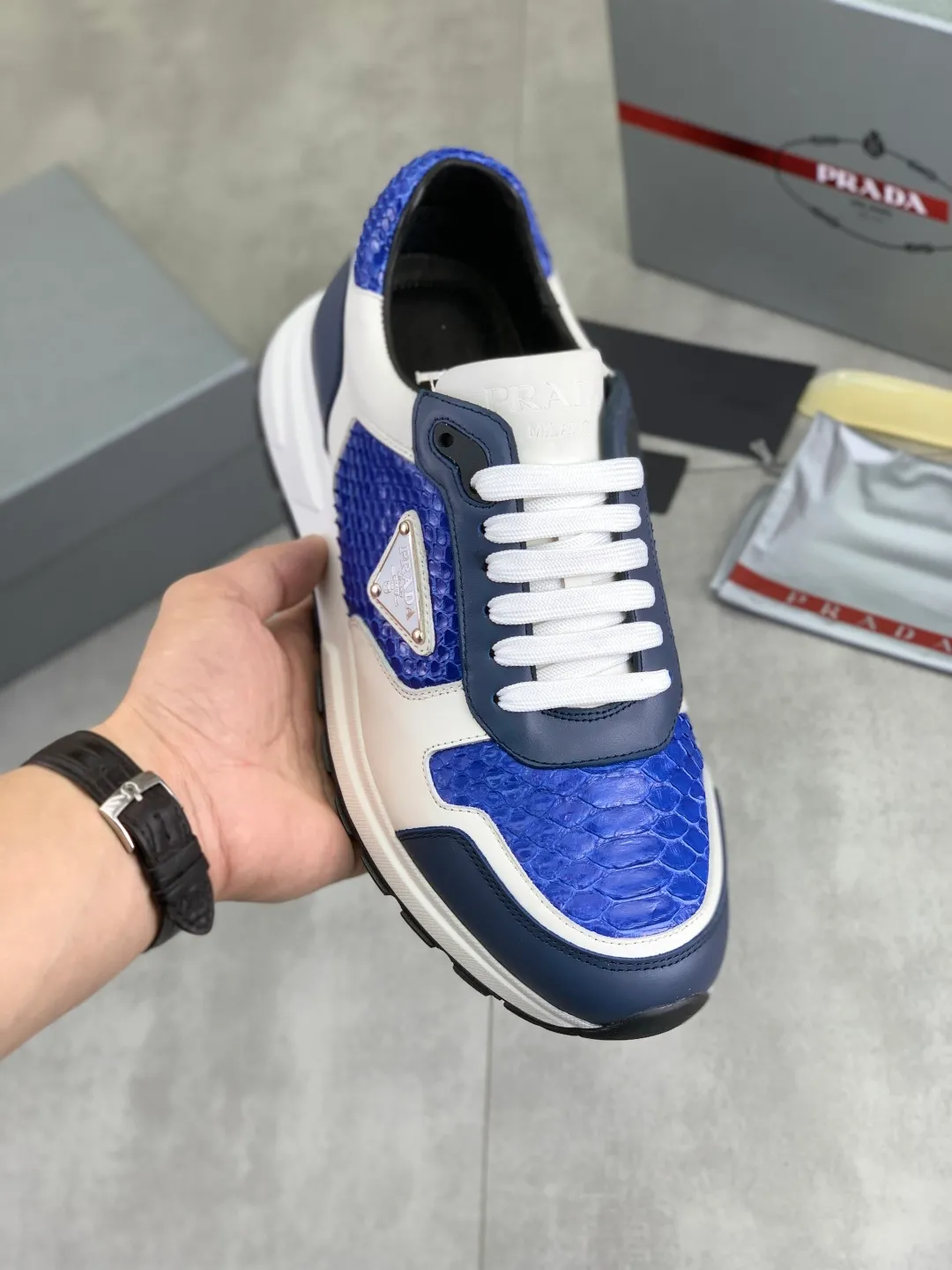Men's men's shoes💰P580💰【New model】Top quality, new popular models on the official website, which will never go out of style for a century,🆘 The trendy brand (Prada) mainly promotes popular models, avant-garde and versatile fashionable men's shoes, privately molded, with cowhide splicing and 1:1 oil edge treatment... fashionable and simple, original imported cowhide with python skin, cowhide leather lining for feet; the atmosphere and personality are more fashionable, eye-catching and pursuing class. It will subvert the old idea and be a must-have for fashionistas who want to spend time with you! Must keep it! High-end comfortable and low-cost, high-end quality workmanship. Size: 38-44 Various colors available. full package